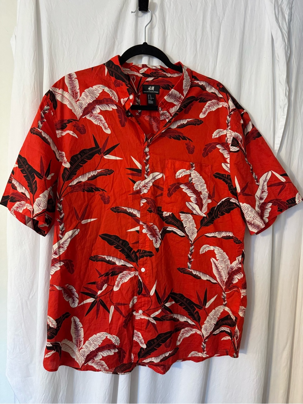 H&M Red Tropical Print Button-Up Shirt with Black & White Leaf Motif Size XL